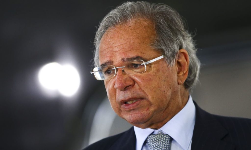 Ministro Paulo Guedes cita seguro-emprego para ajudar pequenas empresas na pandemia