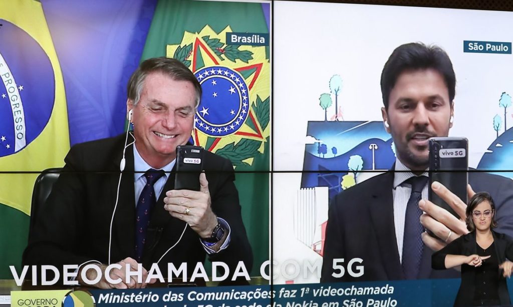 Presidente Bolsonaro recebe primeira videochamada com 5G no país