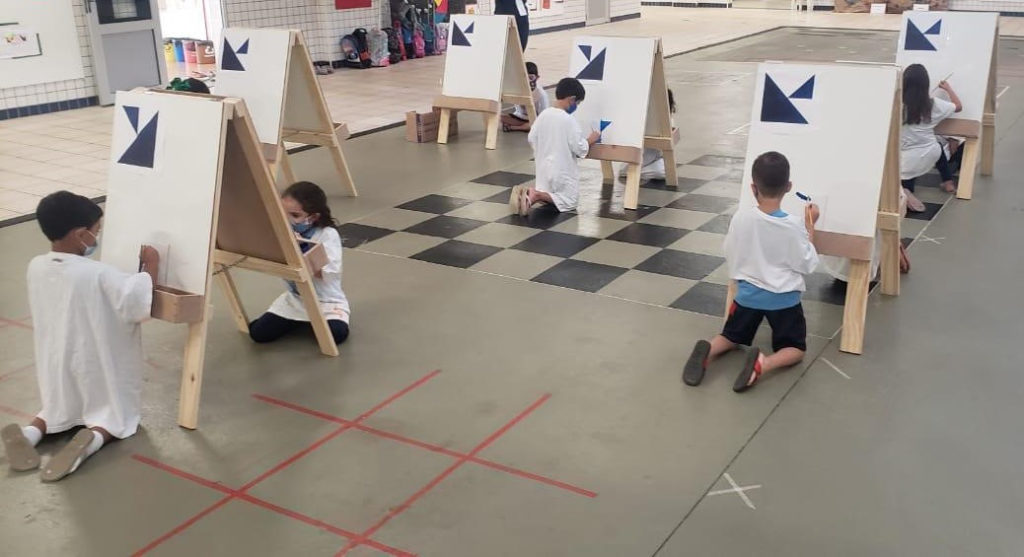 Alunos homenageiam Athos Bulcão no aniversário de Brasília
