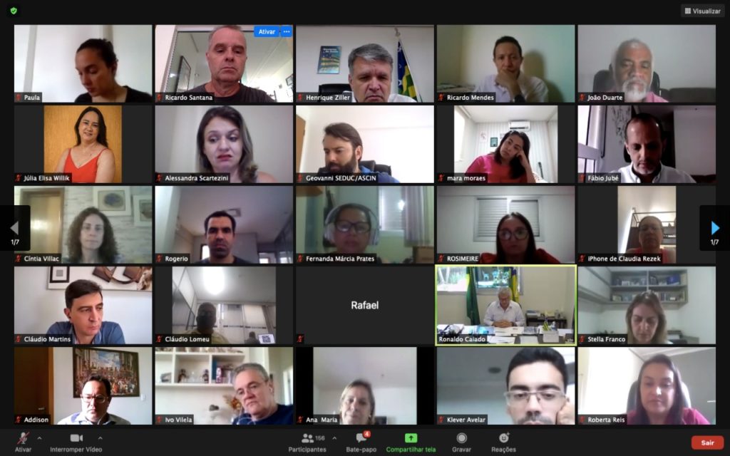 Caiado é homenageado em reunião com servidores da Controladoria-Geral do Estado