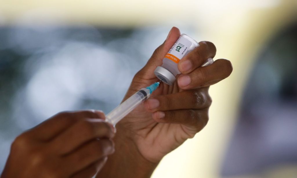 Brasil atinge marca de 400 mil mortos pela covid-19