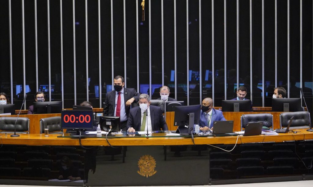 Plenário da Câmara aprova MP que viabiliza privatização da Eletrobras