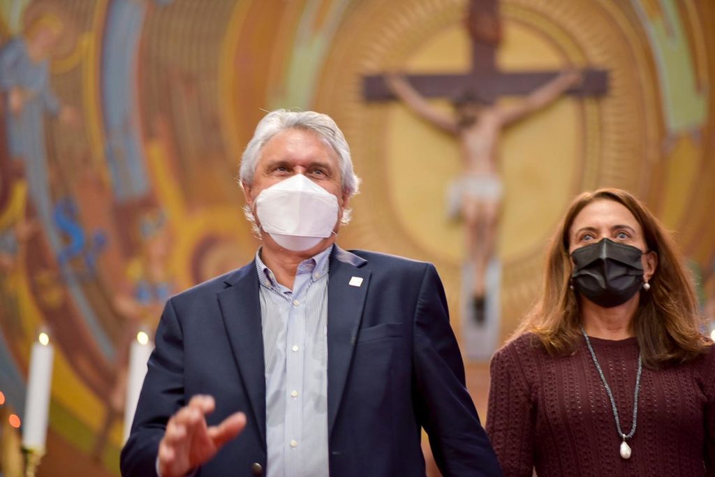 Em Jaraguá, Caiado entrega restauração da Igreja Nossa Senhora da Conceição e reforma da GO-427