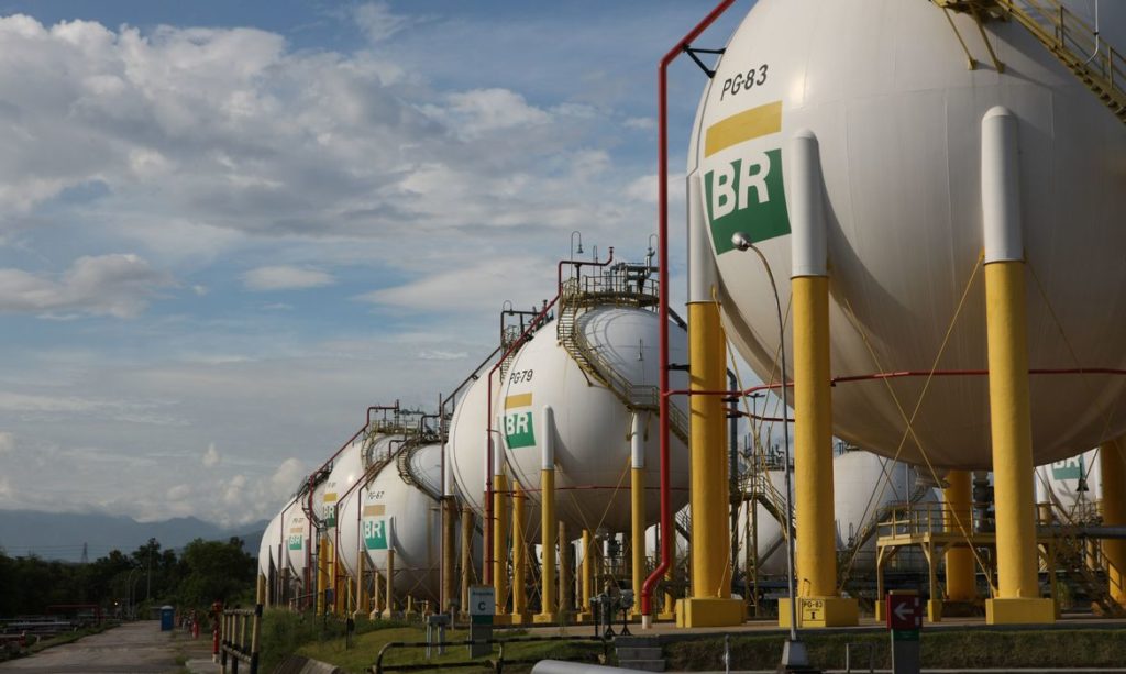 Petrobras anuncia nova política de preços de combustíveis