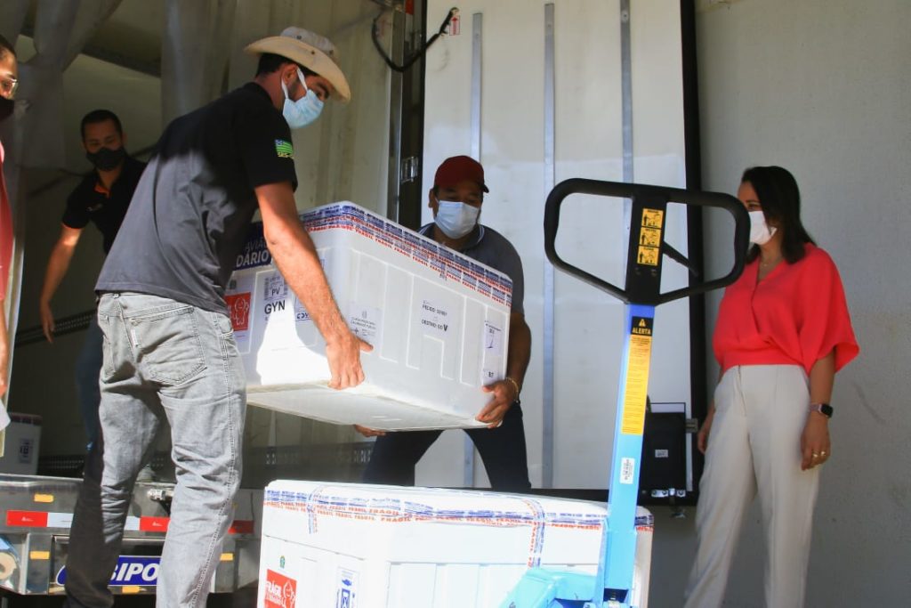 Goiás recebe 34 mil doses da CoronaVac, segunda remessa de vacinas em apenas um dia
