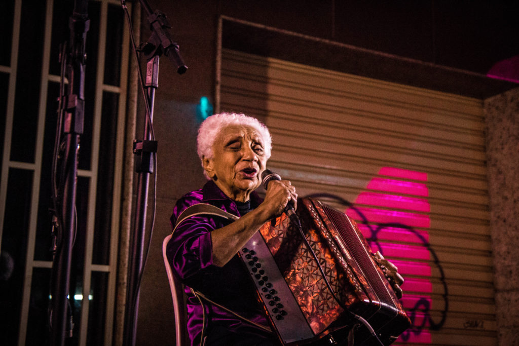 Dona Gracinha da Sanfona anima o São João em live