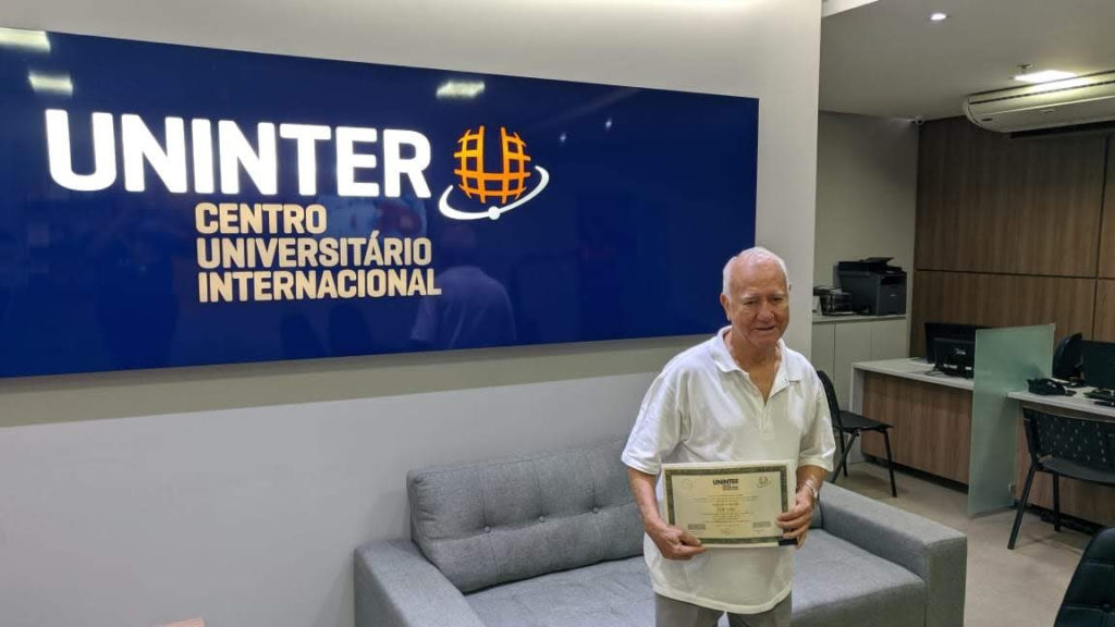 Aos 84 anos, aposentado de Brasília realiza sonho de se formar no ensino superior