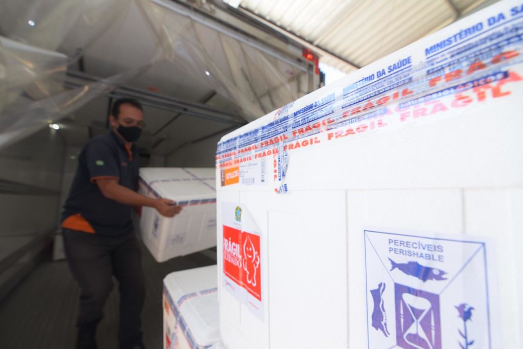 Governo de Goiás recebe mais 126.820 vacinas contra Covid-19