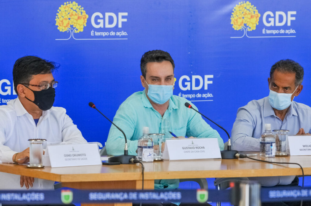 Distrito Federal vai antecipar segunda dose da vacina para servidores da Educação