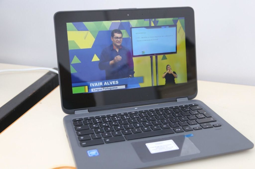 Governo de Goiás entrega 60 mil notebooks para alunos da 3ª série do Ensino Médio