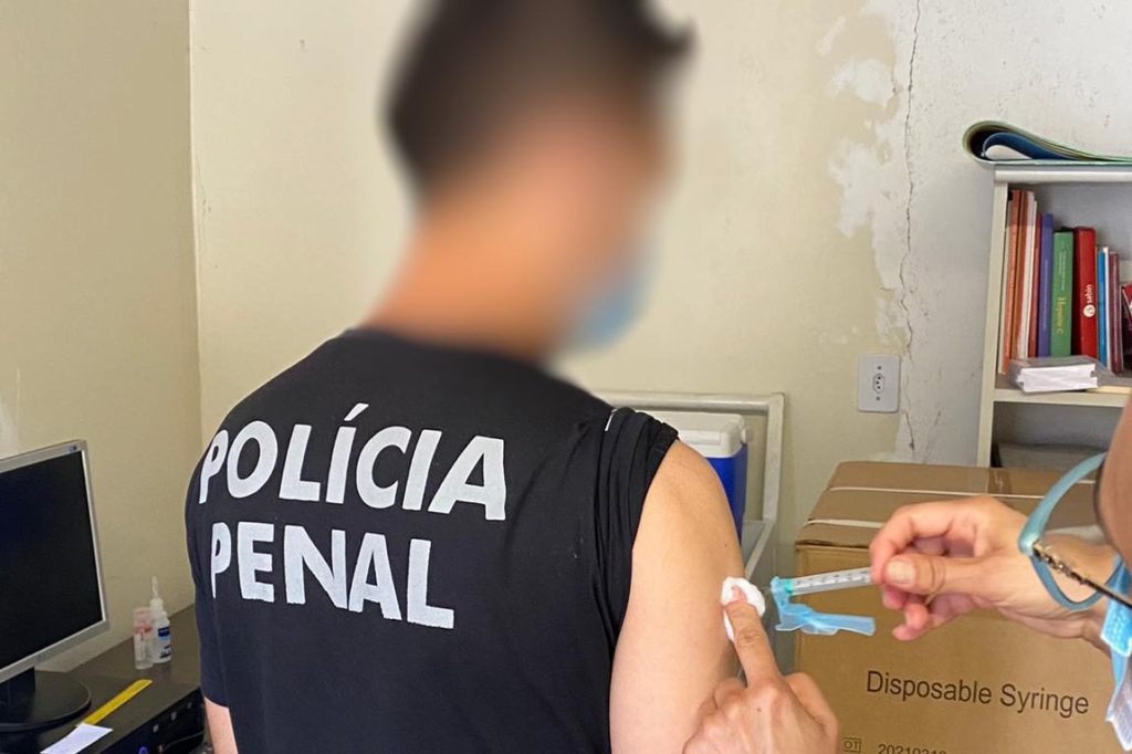 DF conclui em 1º a vacinação em massa no sistema prisional
