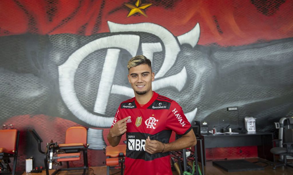 Flamengo apresenta novo reforço e dirigente fala sobre Arrascaeta