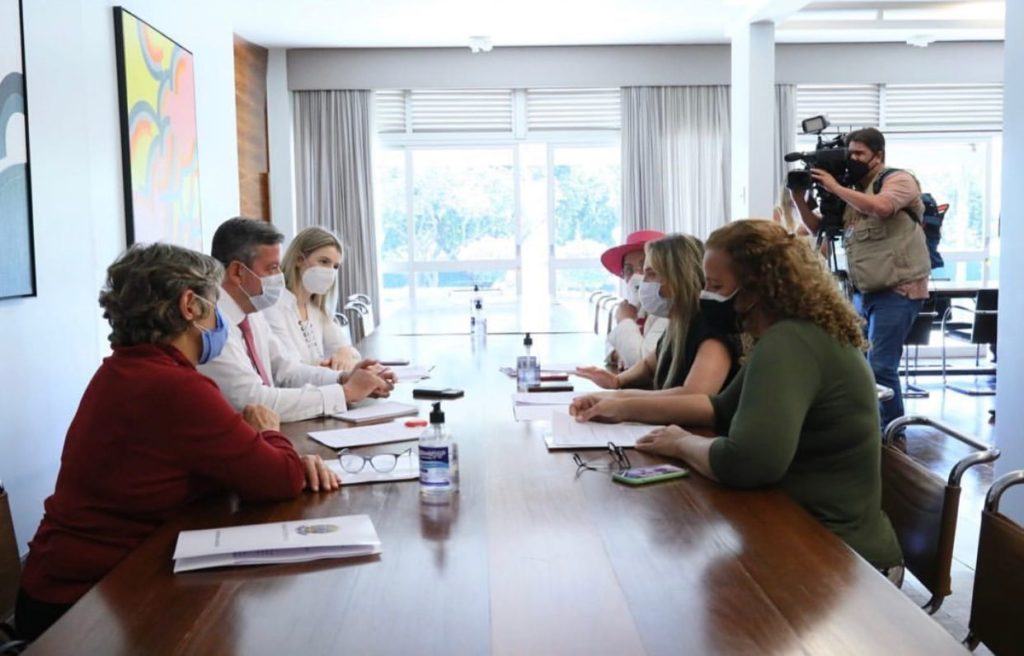 Deputadas buscam apoio para aprovar projeto que reserva vagas para mulheres no Legislativo