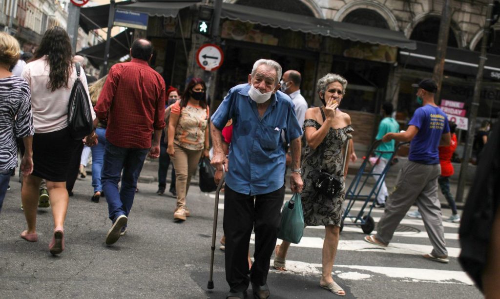 População brasileira chega a 213,3 milhões de pessoas em 2021