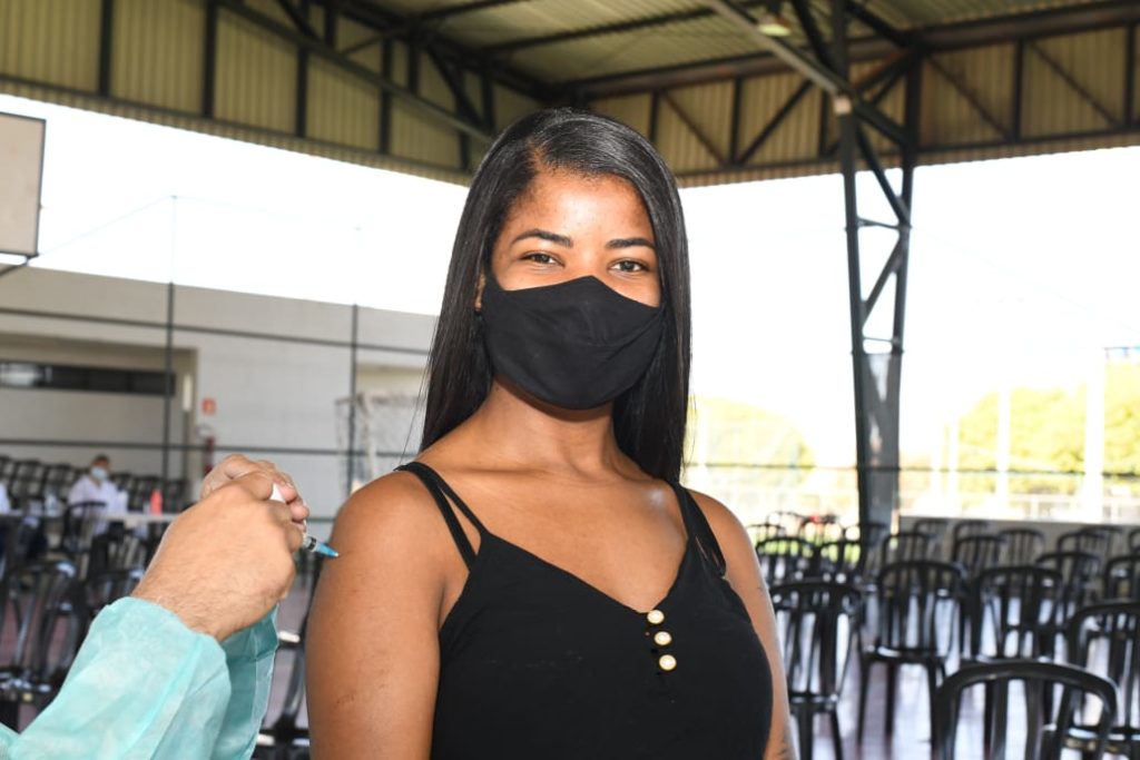 Distrito Federal inicia imunização ao som de DJs para pessoas acima de 18 anos