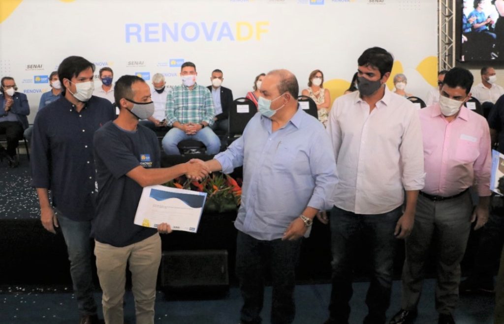 Ibaneis anuncia mais 2,5 mil aprendizes para ajudar a reformar seis regiões administrativas