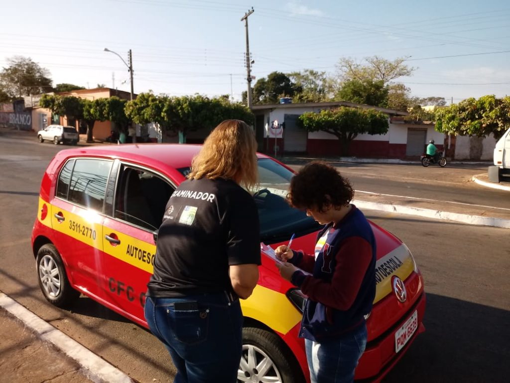 Goiás abre processo seletivo abre 100 vagas de examinador de trânsito