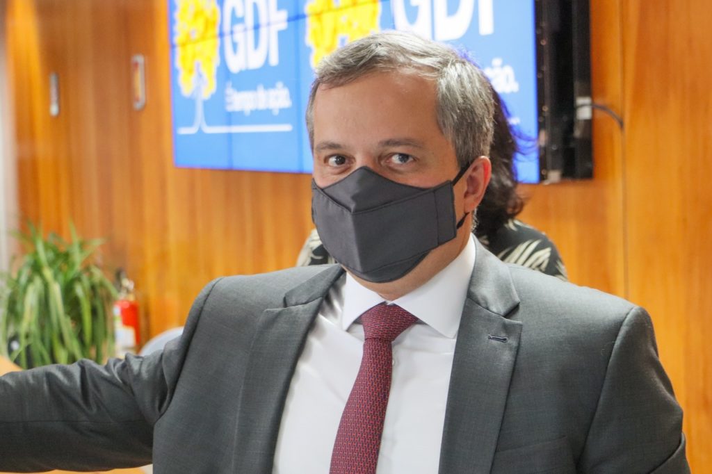 Governador Ibaneis garante terceira parcela do reajuste de servidores do DF para 2022