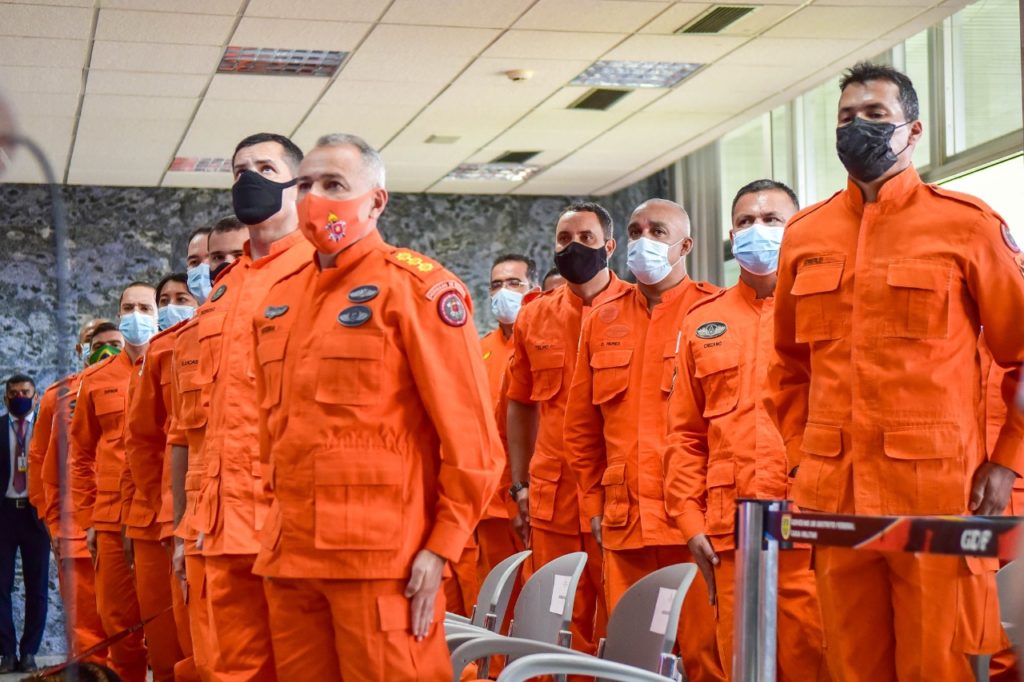 Bombeiros do Distrito Federal são homenageados por missão no Haiti