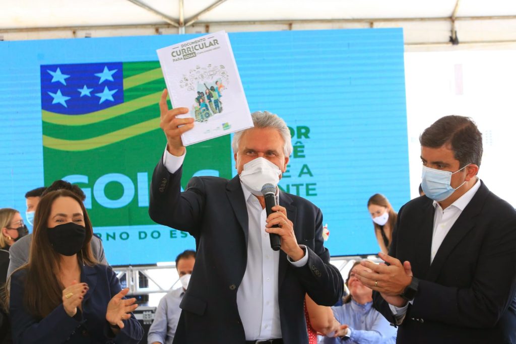 No Dia do Professor, Caiado garante pagamento de reajuste salarial para categoria