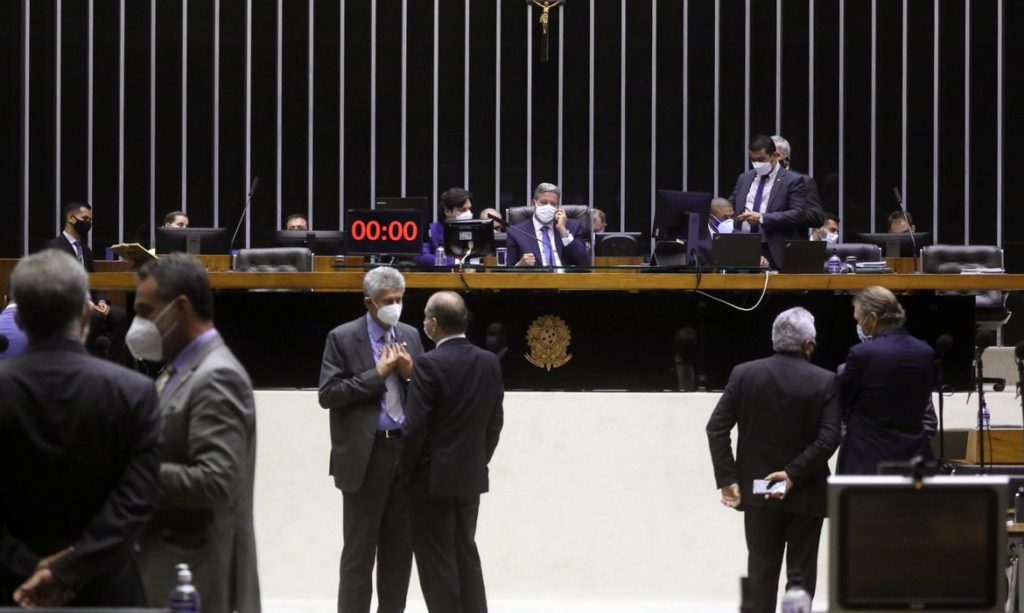 Câmara dos Deputados aprova valor fixo para cobrança do ICMS para combustíveis