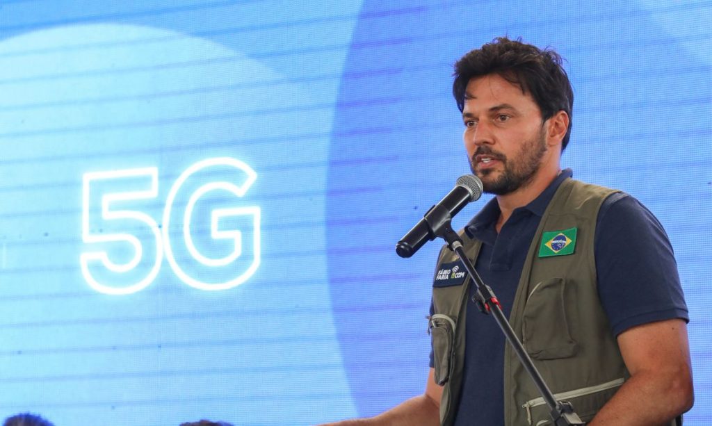 Investimentos do 5G vão universalizar internet no Brasil, diz ministro Fabio Faria