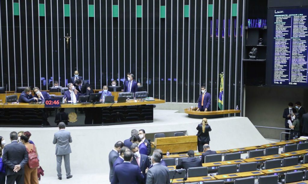 Câmara dos Deputados aprova PEC dos Precatórios em segundo turno