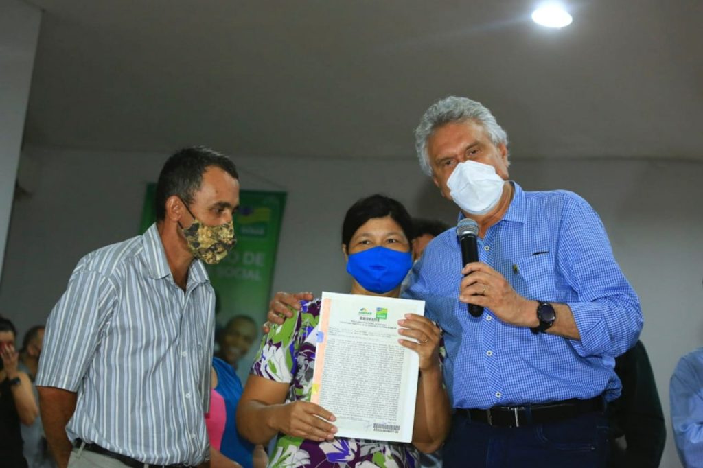 Governo de Goiás entrega 674 escrituras durante Mutirão Iris Rezende