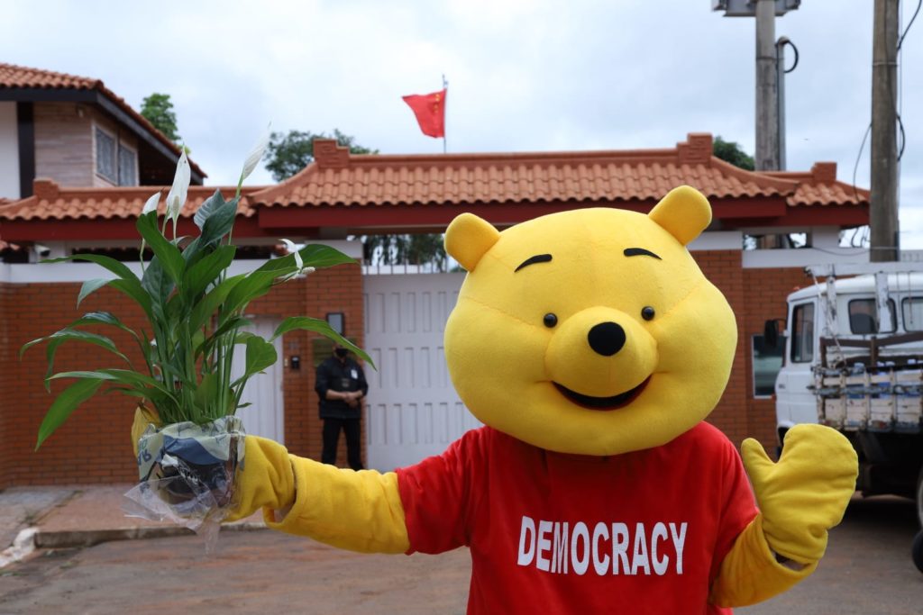 DSF envia a embaixador da China uma árvore para protestar contra a postura do país na COP26
