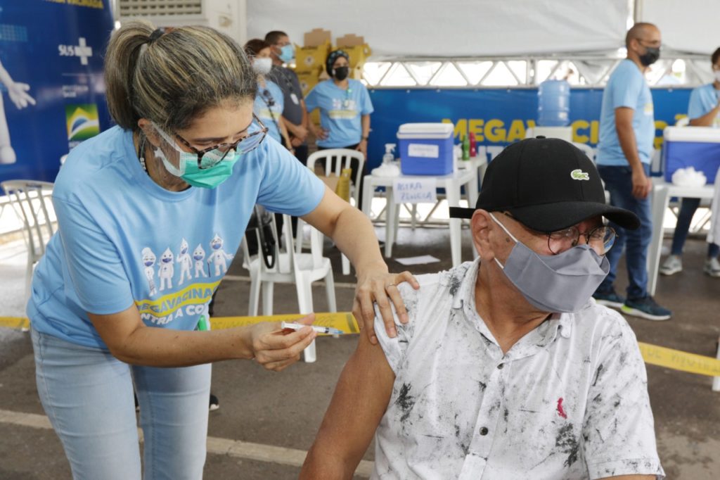 Dia D aplica 11.881 doses de vacina contra a covid-19 no DF