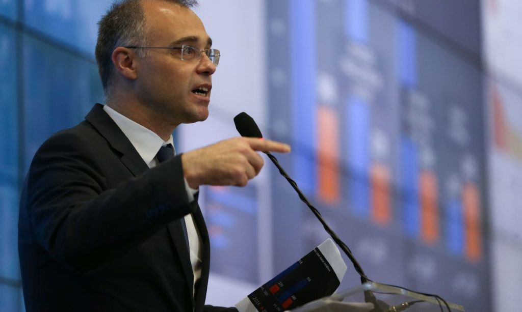 André Mendonça assume cadeira de ministro no Supremo