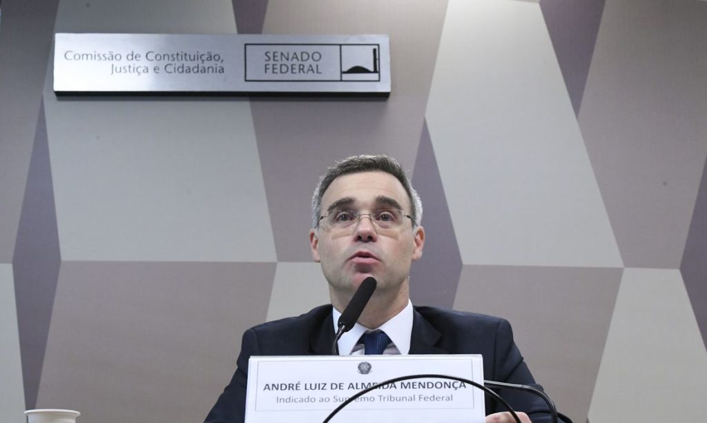 Nome de André Mendonça ao STF é aprovado da CCJ no Senado