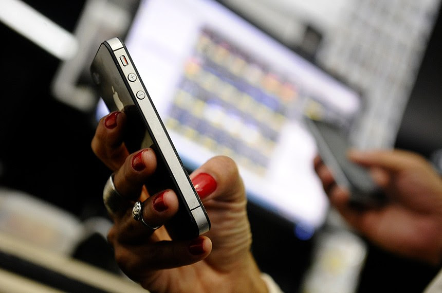 Anatel faz consulta pública para padronizar carregadores de celular