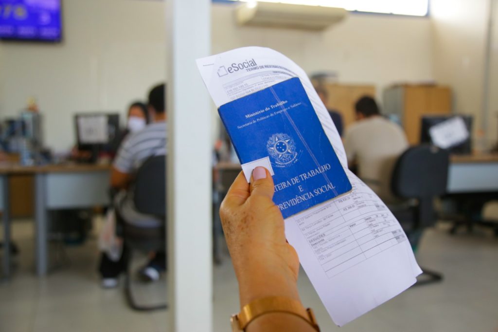 DF inicia semana com 700 vagas de emprego nas agências do trabalhador