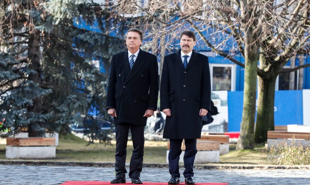 Presidente Bolsonaro participa de assinaturas de acordos com a Hungria