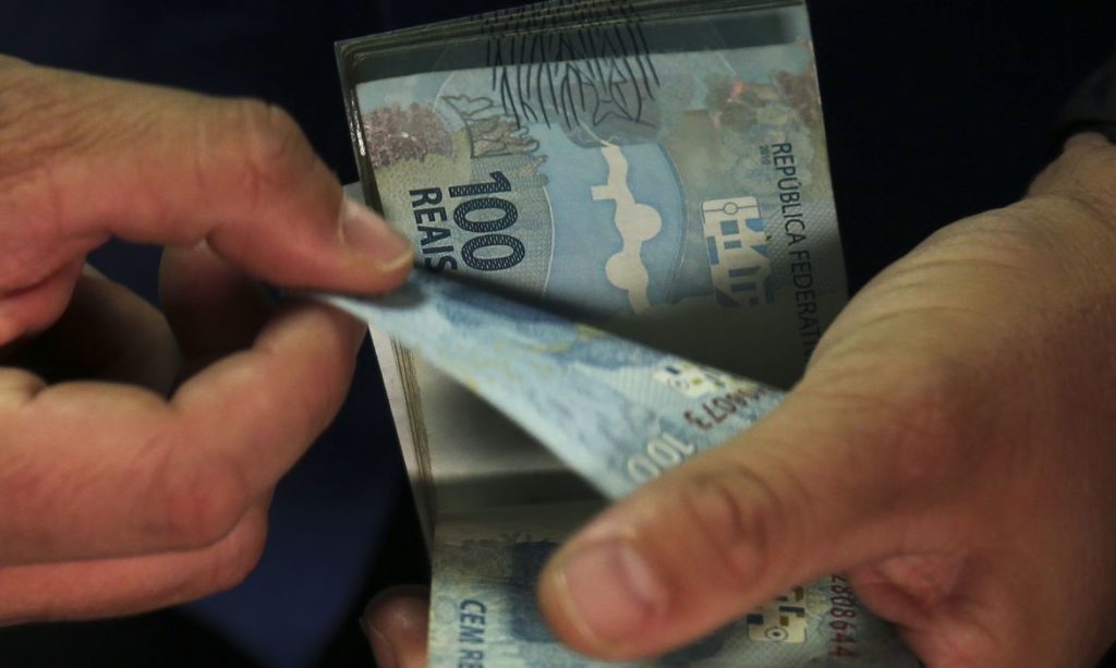Salário mínimo de R$ 1.320 começa a valer a partir deste domingo