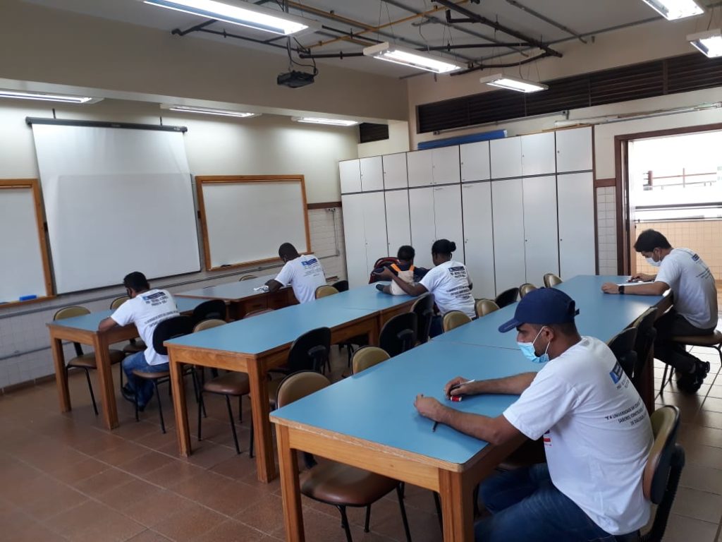 Católica promove aulas gratuitas de Português para imigrantes e refugiados