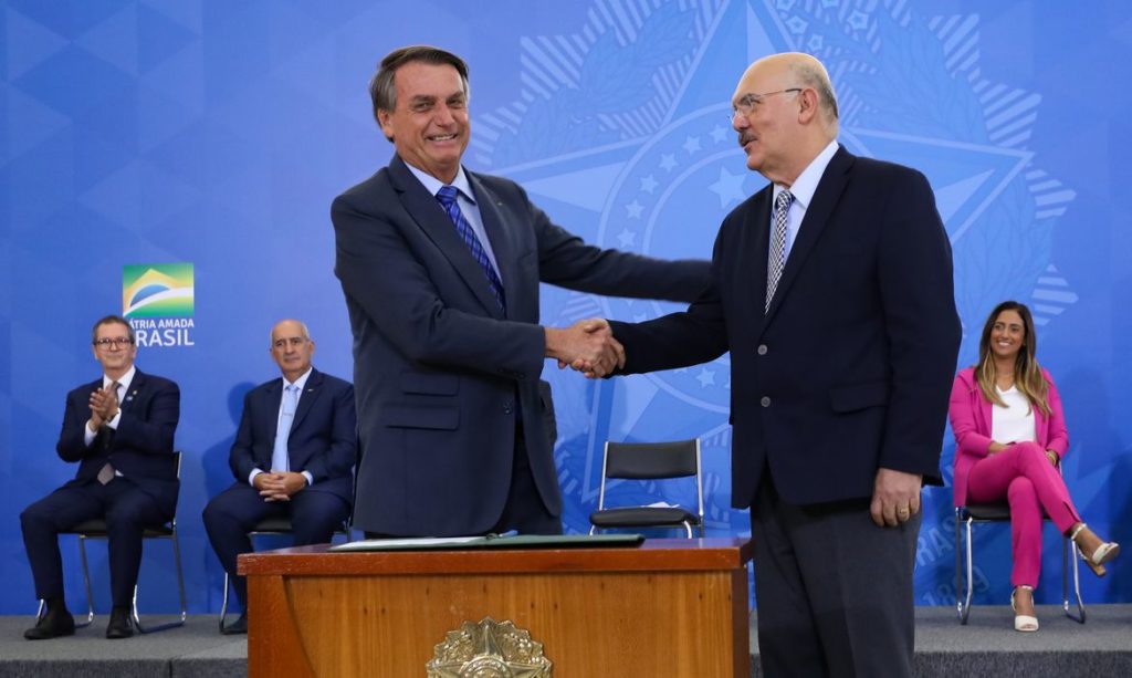 Presidente Bolsonaro oficializa reajuste de 33,23% para professores