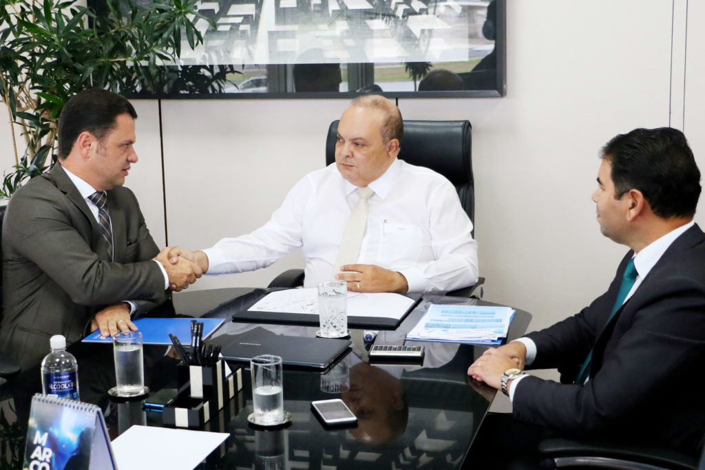 Governador Ibaneis entrega a ministro proposta de reajuste para a segurança