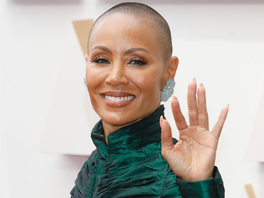 Artigo | Conheça a Alopecia Areata, doença autoimune da Jada Smith, esposa do Will Smith