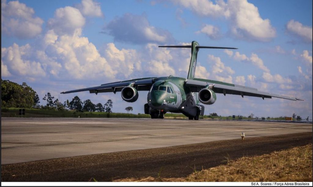 Avião da FAB que resgatará brasileiros decola nesta segunda para a Polônia
