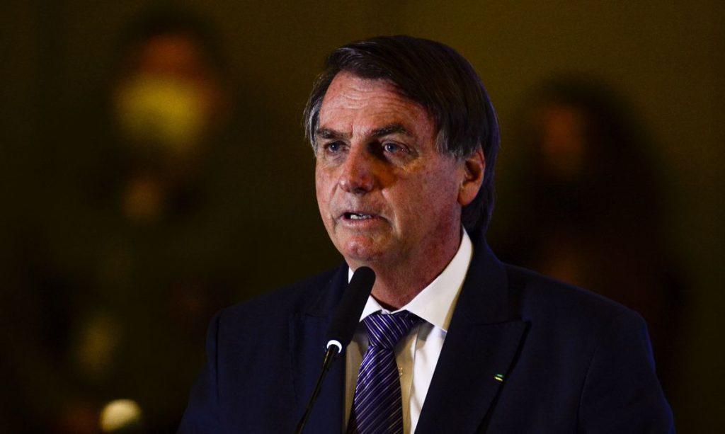 Presidente Bolsonaro deve enviar medida urgente para reduzir valor da gasolina ao Congresso