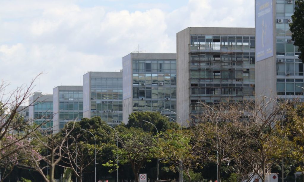 Prazo para servidor federal mudar para previdência complementar acaba hoje