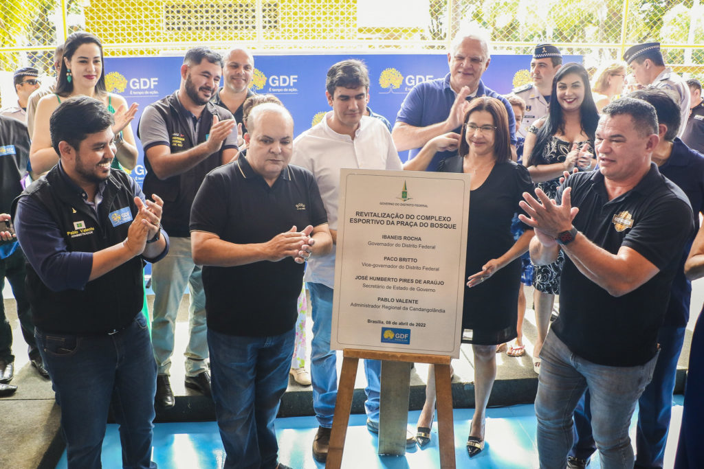 Ibaneis entrega a praça do Bosque de cara nova para os 17 mil moradores da Candangolândia