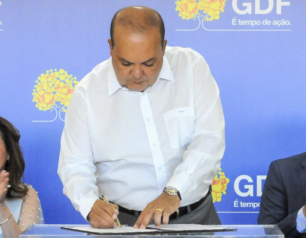 Governador Ibaneis Rocha empossa 98 servidores da Procuradoria-Geral do DF