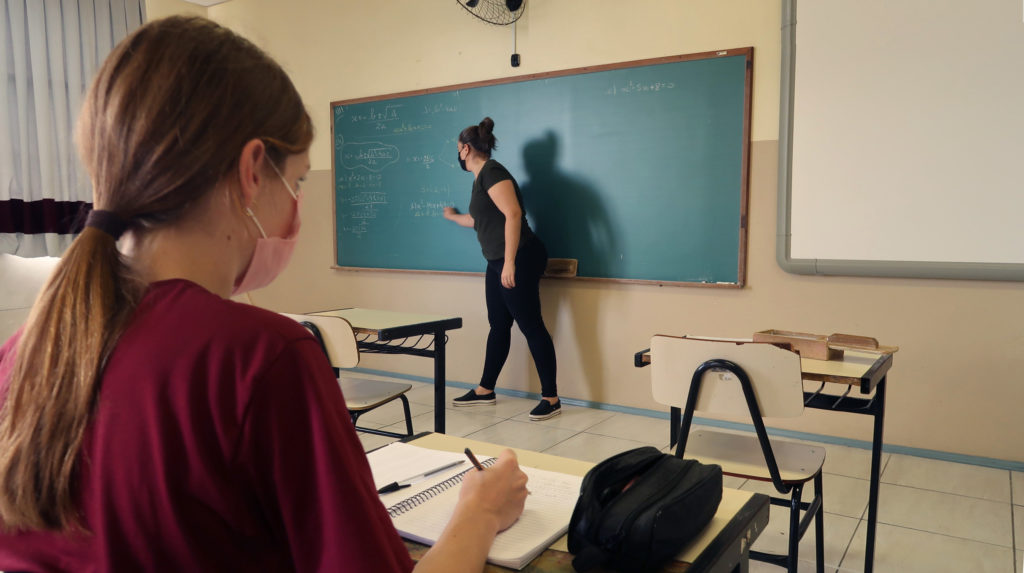 Governo Ibaneis envia proposta​ para incorporar gratificações a salário dos professores