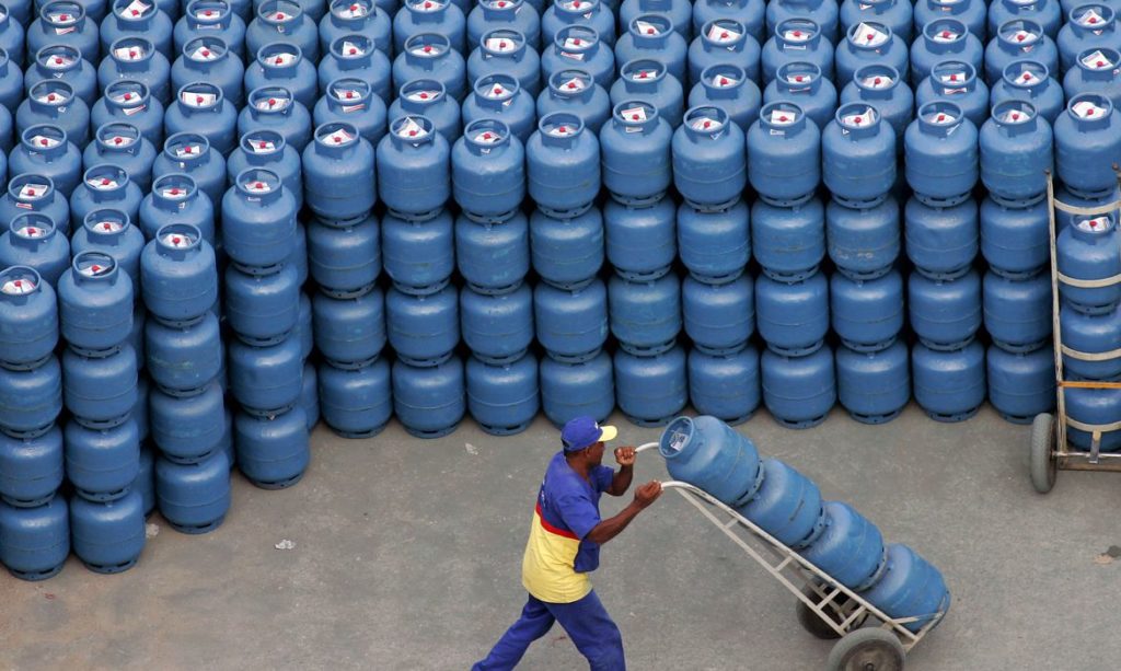 Petrobras anuncia reajuste no preço da gasolina e do gás de cozinha