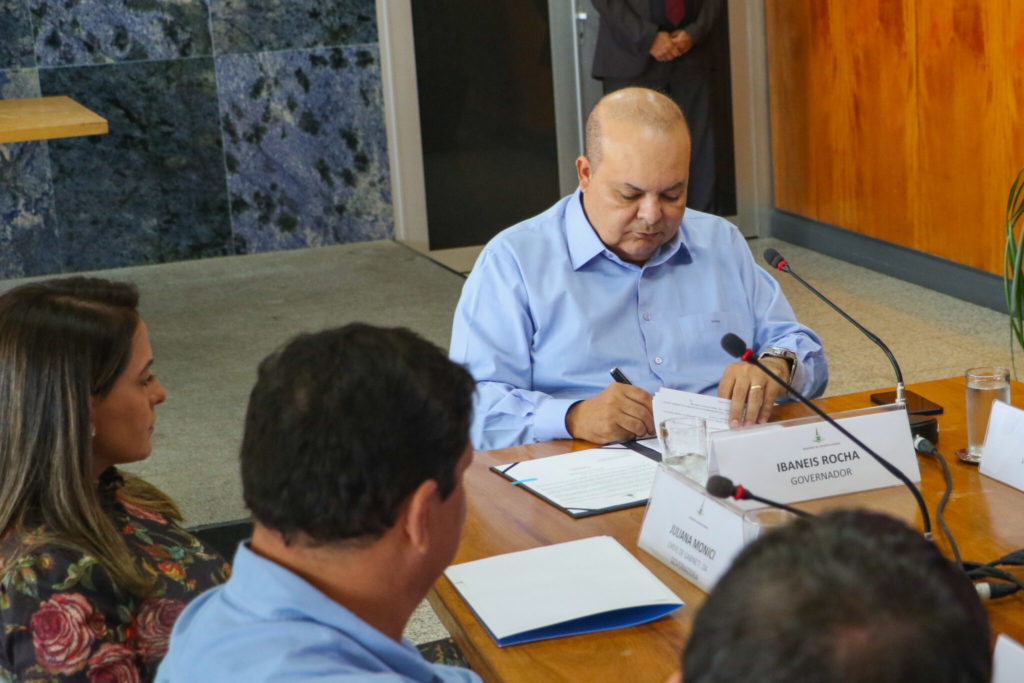 Decreto do governador Ibaneis regulamenta centenas de entidades religiosas e clubes