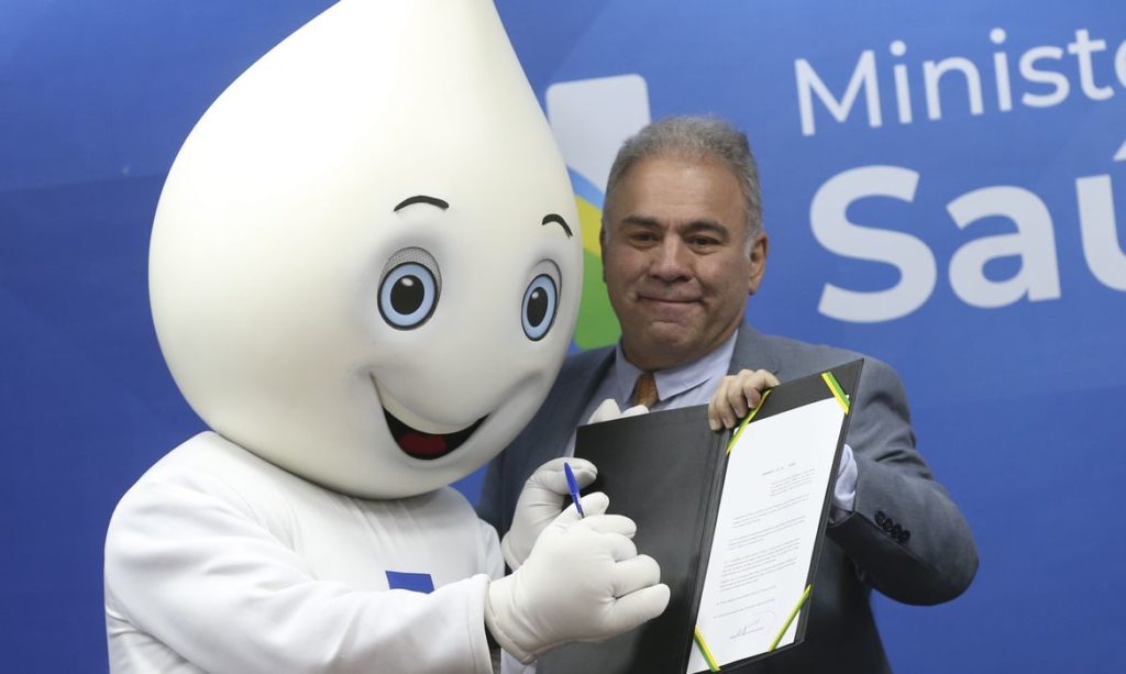 Ministro da Saúde oficializa fim de emergência sanitária de covid-19