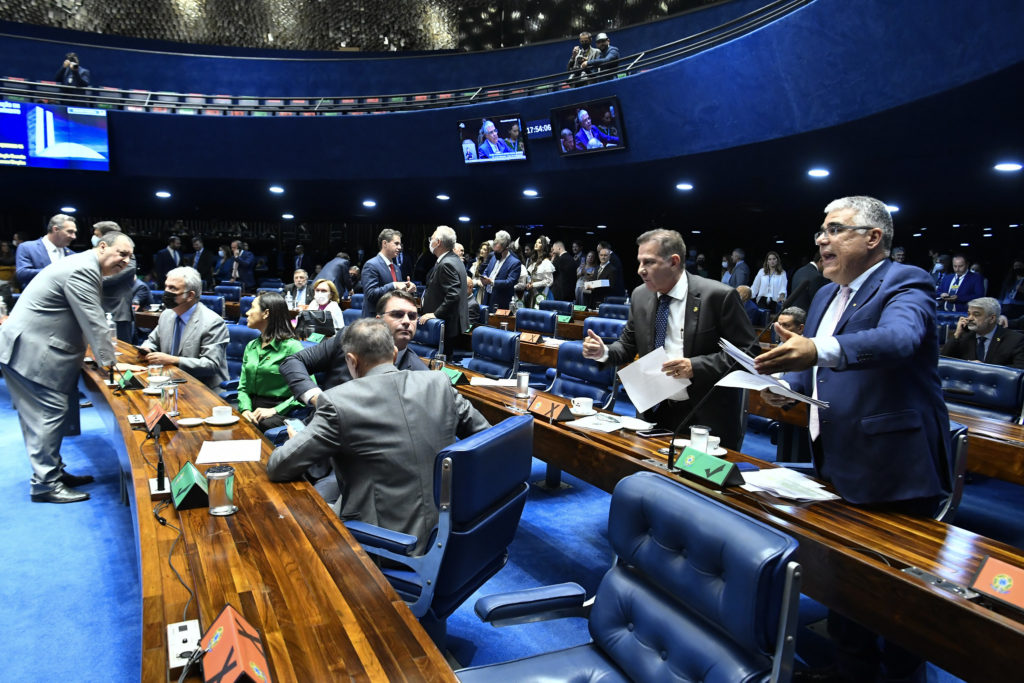 CÂMARA DOS DEPUTADOS: Dos seis maiores partidos após a janela partidária, cinco são do Centrão